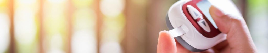 Diabetes - Blutzucker wird gemessen